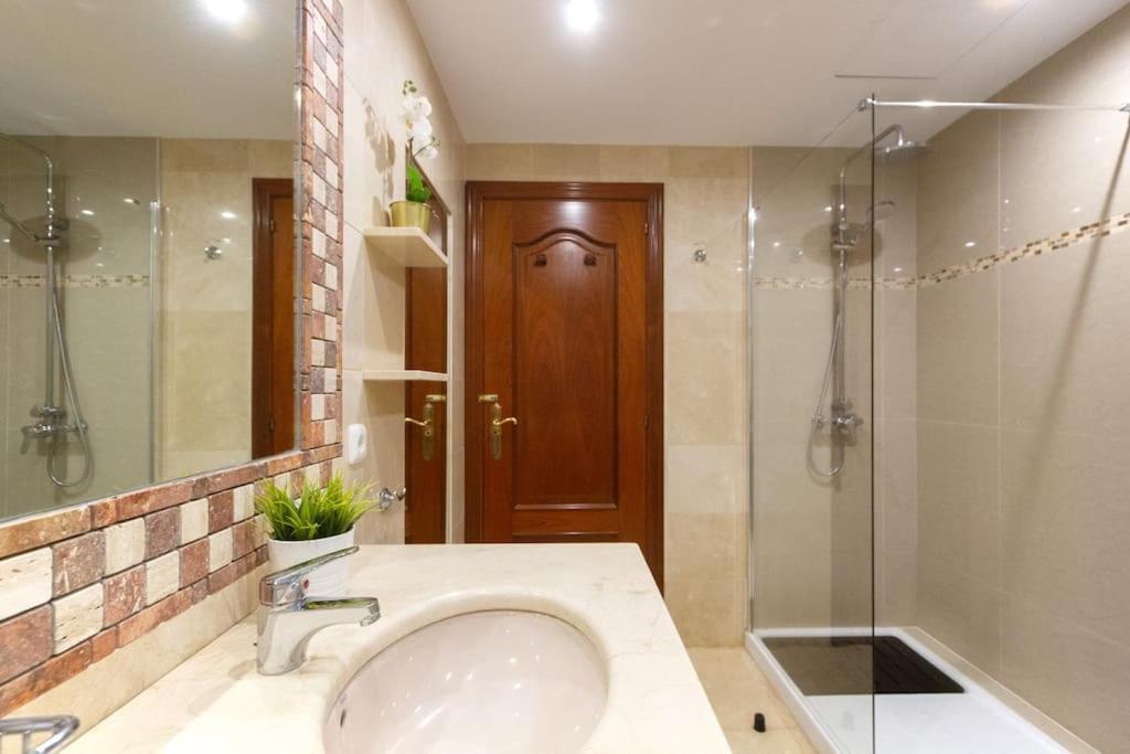Riviera Park 2B, Central 2 Bed Puerto del Carmen  Buitenkant foto